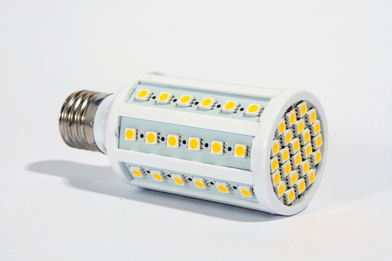 �ar�wka LED 12W E27 1020lm